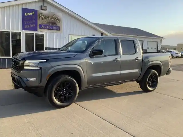 2023 Nissan Frontier SV Crew Cab 4X4 SWB's photo