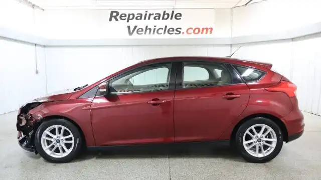 2015 Ford Focus 5 Door Hatch SE's photo