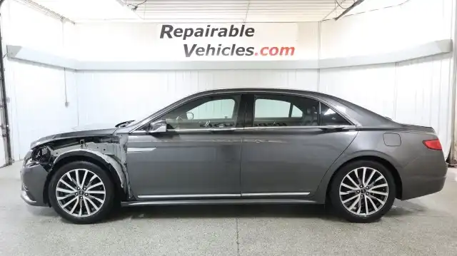 2017 Lincoln Continental Select FWD's photo