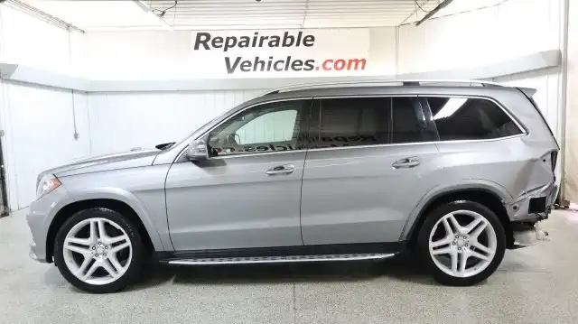 2016 Mercedes-Benz GL-Class GL550's photo