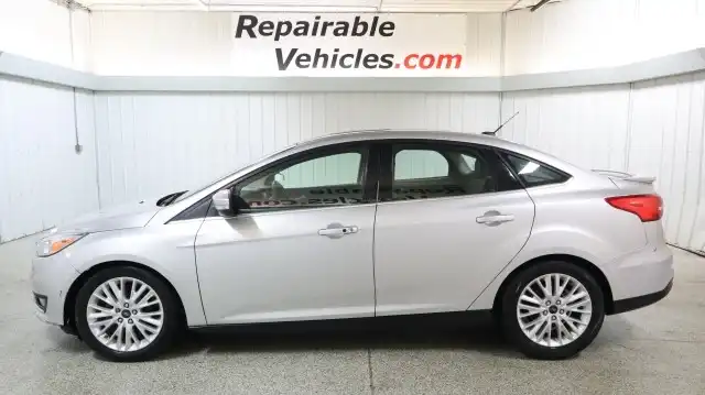 2015 Ford Focus Sedan Titanium's photo