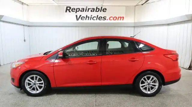 2017 Ford Focus Sedan SE's photo