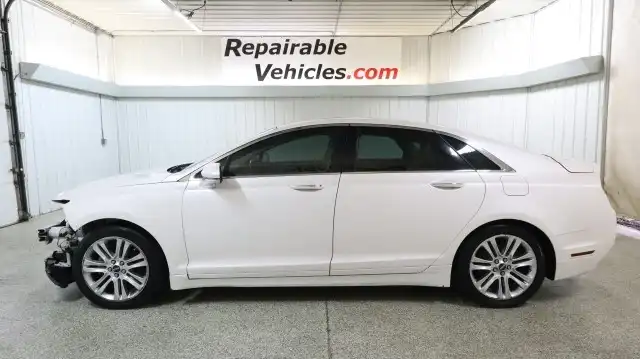 2014 Lincoln MKZ Hybrid's photo