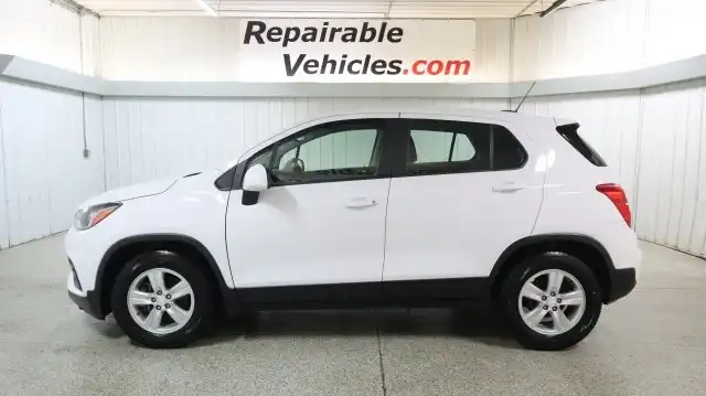 2020 Chevrolet Trax LS's photo