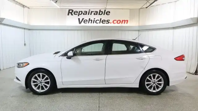 2017 Ford Fusion SE FWD's photo