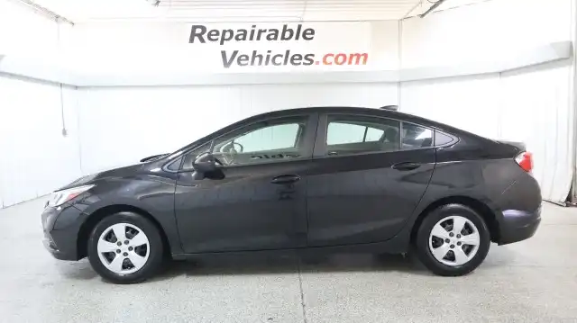 2018 Chevrolet Cruze LS Auto's photo
