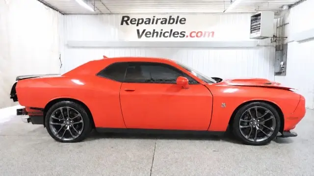 2016 Dodge Challenger SRT 392 photo 3
