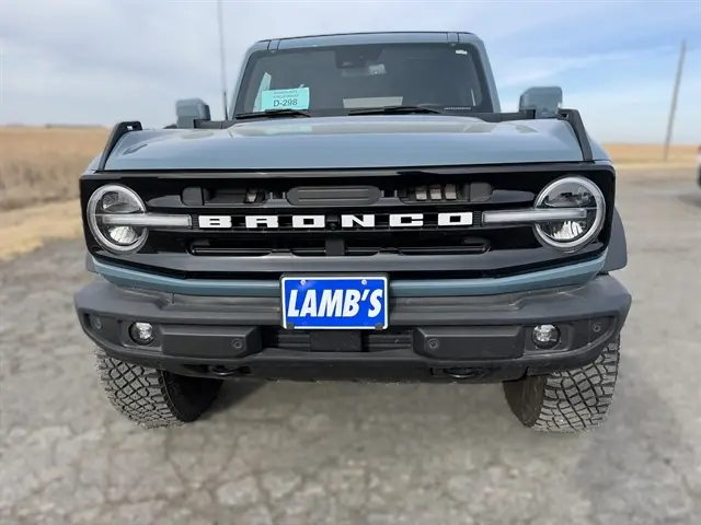 2021 Ford Bronco Outer Banks Advanced 4x4 photo 3