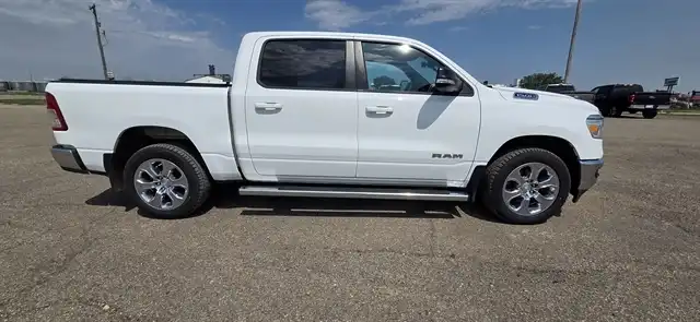 2021 RAM 1500 Big Horn/Lone Star 4x4 Crew Cab 5'7's photo