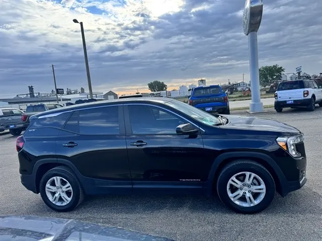 2024 GMC Terrain SLE AWD photo 5