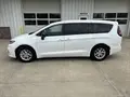 2025 Chrysler Pacifica Select photo 4