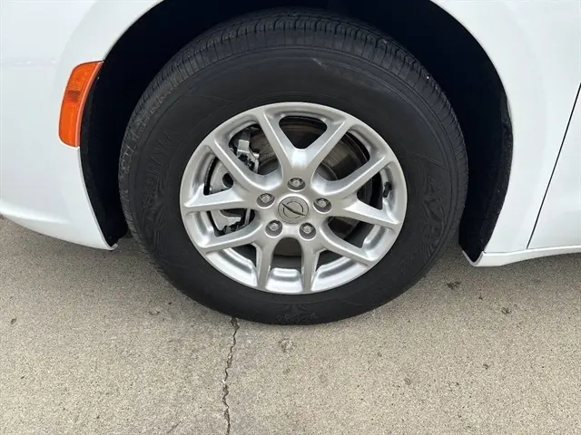 2025 Chrysler Pacifica Select photo 3