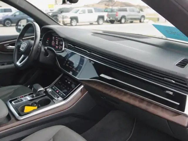 2019 Audi Q8 3.0T Premium Plus quattro Tiptonic's photo
