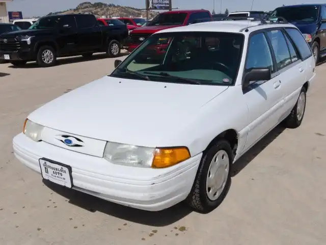 1995 Ford Escort's photo
