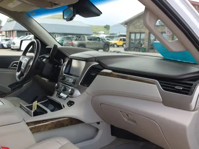 2015 GMC Yukon 4WD Denali's photo