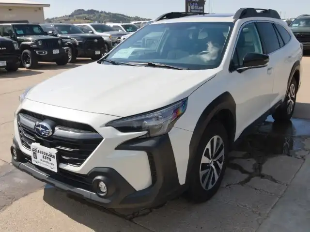 2025 Subaru Outback Premium's photo