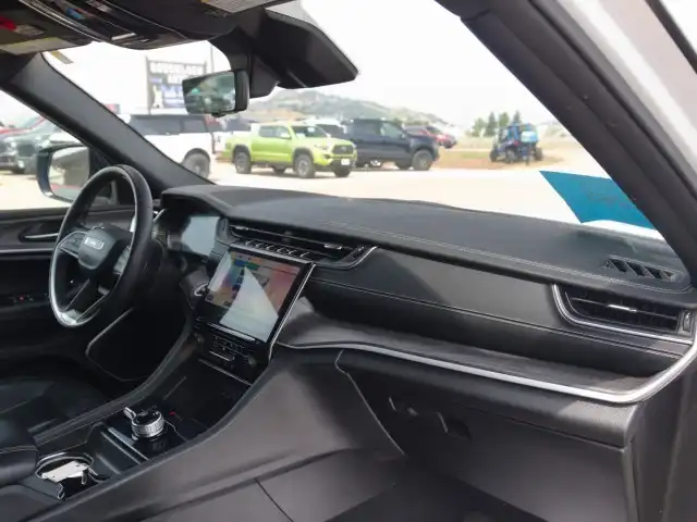 2024 Jeep Grand Cherokee L Limited L's photo