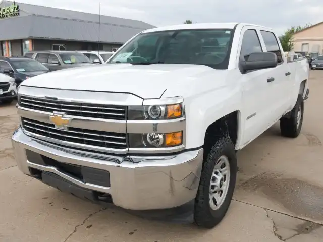 2016 Chevrolet Silverado HD Work Truck 4WD Crew Cab Standard Box's photo