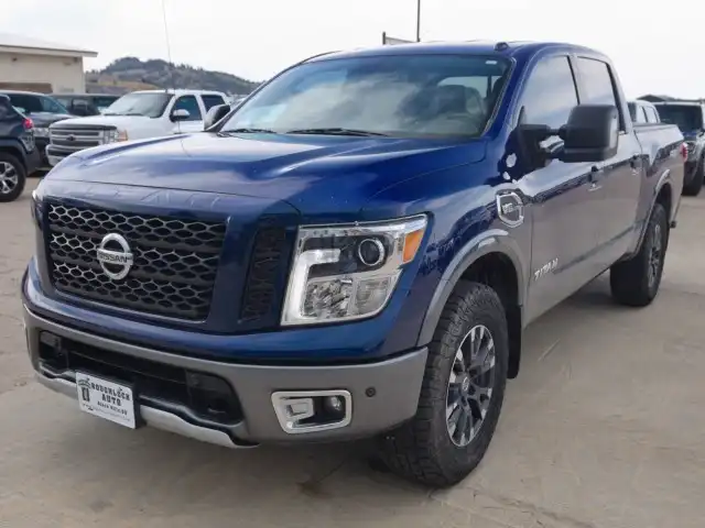 2017 Nissan Titan PRO-4X 4X4 Crew Cab's photo