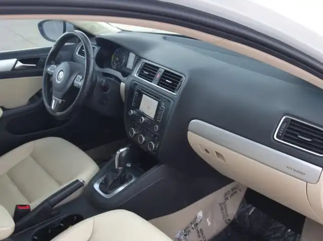 2013 Volkswagen Jetta 1.4L SEL Premium DSG Hybrid's photo