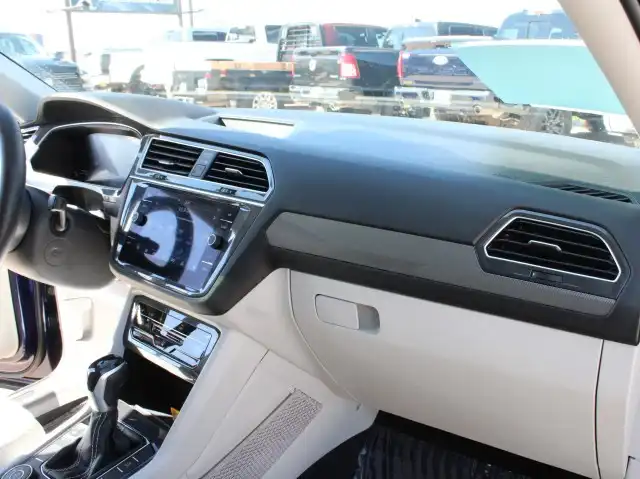 2024 Volkswagen Tiguan 2.0T SE 4Motion's photo