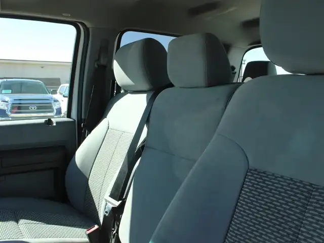 2015 Ford F-250 XLT 4WD Crew Cab 172 in's photo