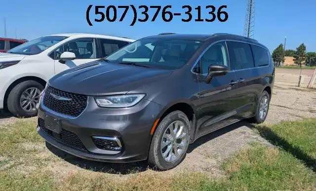 2021 Chrysler Pacifica Touring L's photo