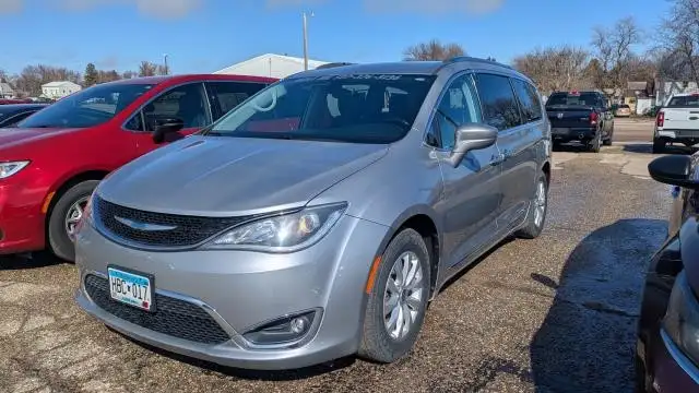 2018 Chrysler Pacifica Touring L's photo