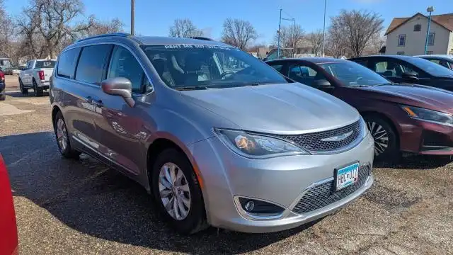 2018 Chrysler Pacifica Touring L's photo