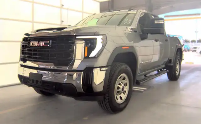 2025 GMC Sierra 4WD Double Cab Standard Box Pro's photo