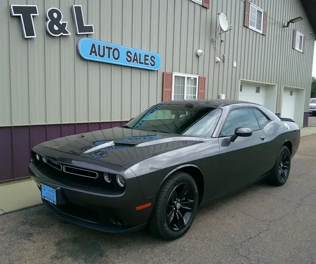 2015 Dodge Challenger SXT photo 1