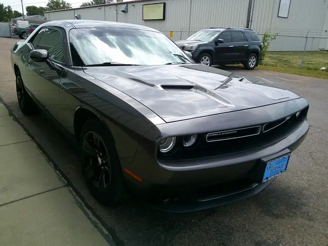 2015 Dodge Challenger SXT photo 5