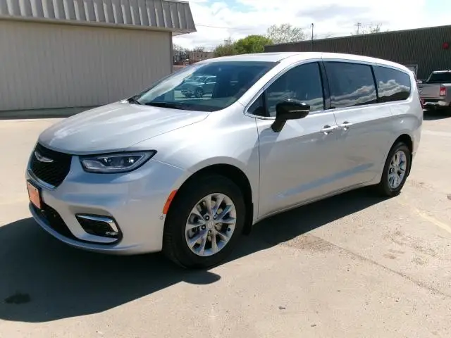 2026 Chrysler Pacifica Limited AWD photo 1