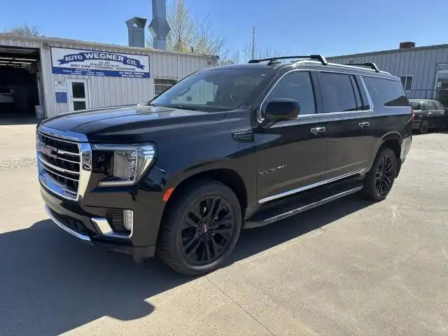 2023 GMC Yukon SLT 4X4's photo