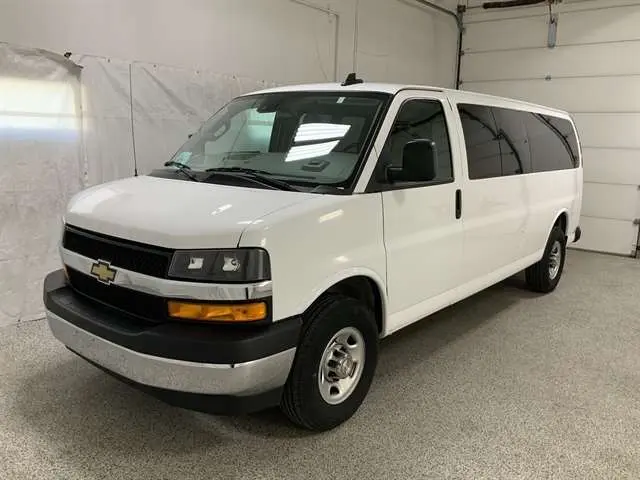 2024 Chevrolet Express 3500 LT Extended photo 4