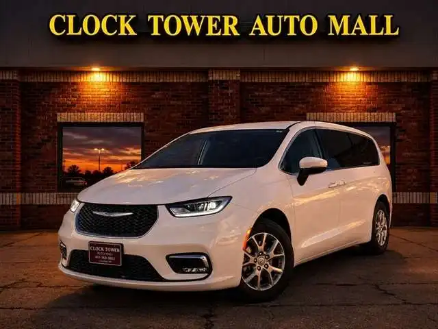 2023 Chrysler Pacifica Touring L's photo