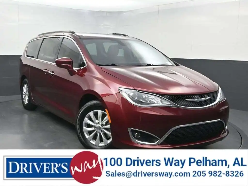 2018 Chrysler Pacifica Touring Plus's photo