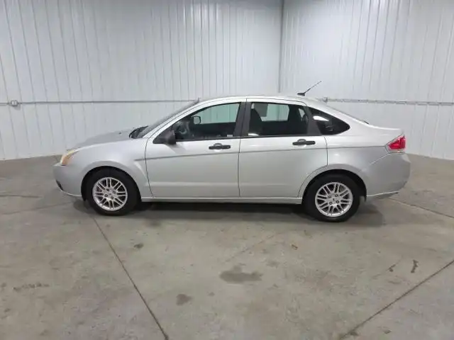 2010 Ford Focus SE's photo