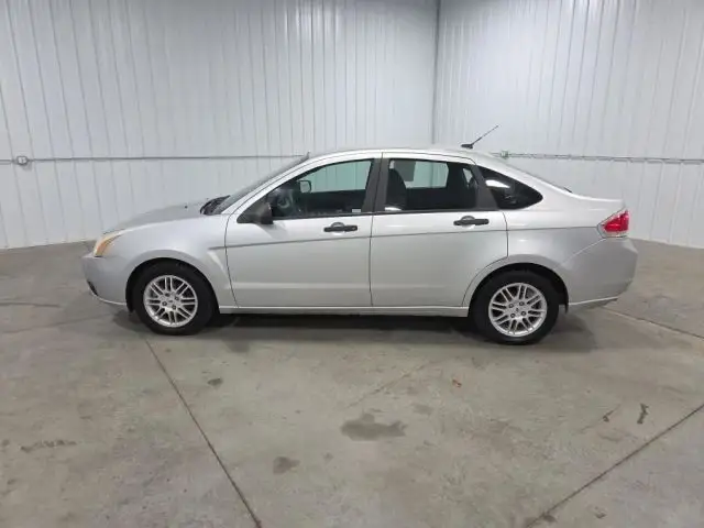 2010 Ford Focus SE photo 1