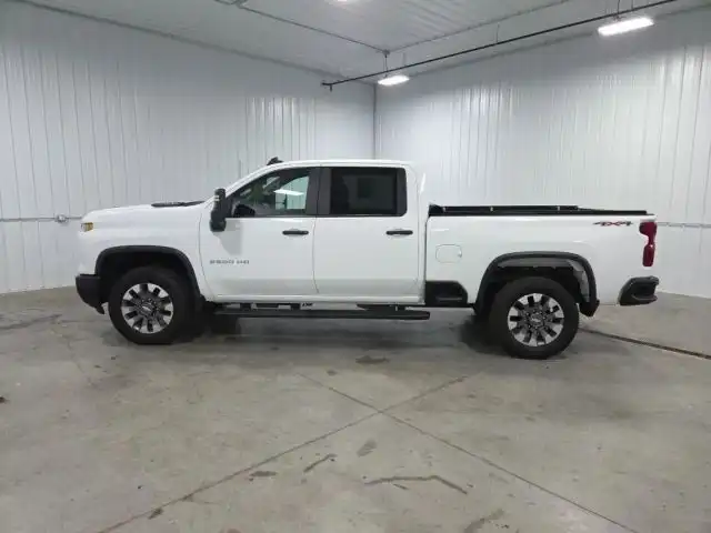2024 Chevrolet Silverado HD Custom 4WD Crew Cab Standard Box's photo