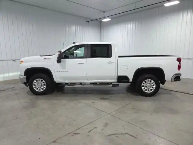 2023 Chevrolet Silverado HD LT 4WD Crew Cab Long Box's photo
