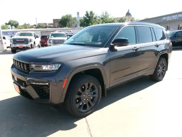 2026 Jeep Grand Cherokee L Limited Reserve 4x4's photo