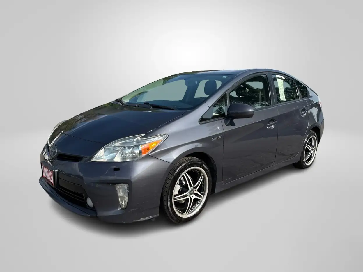 2013 Toyota Prius Three's photo