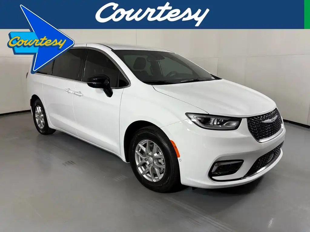 2026 Chrysler Pacifica Select's photo