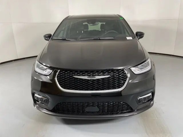 2025 Chrysler Pacifica Select photo 3