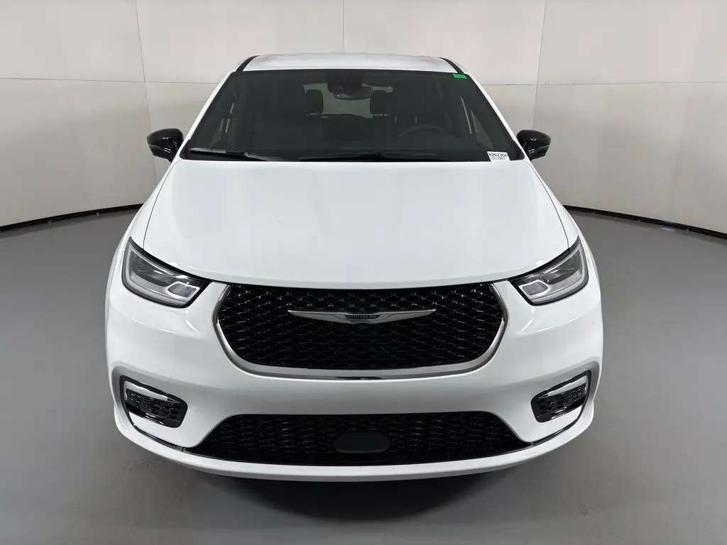 2026 Chrysler Pacifica Select photo 3