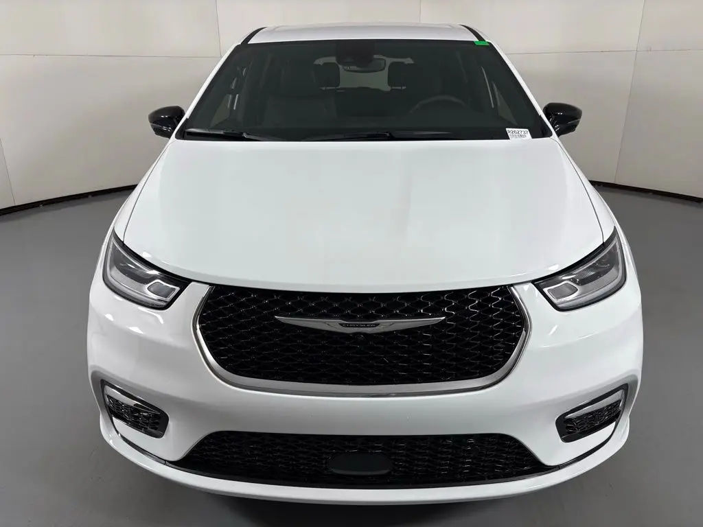 2026 Chrysler Pacifica Select photo 3