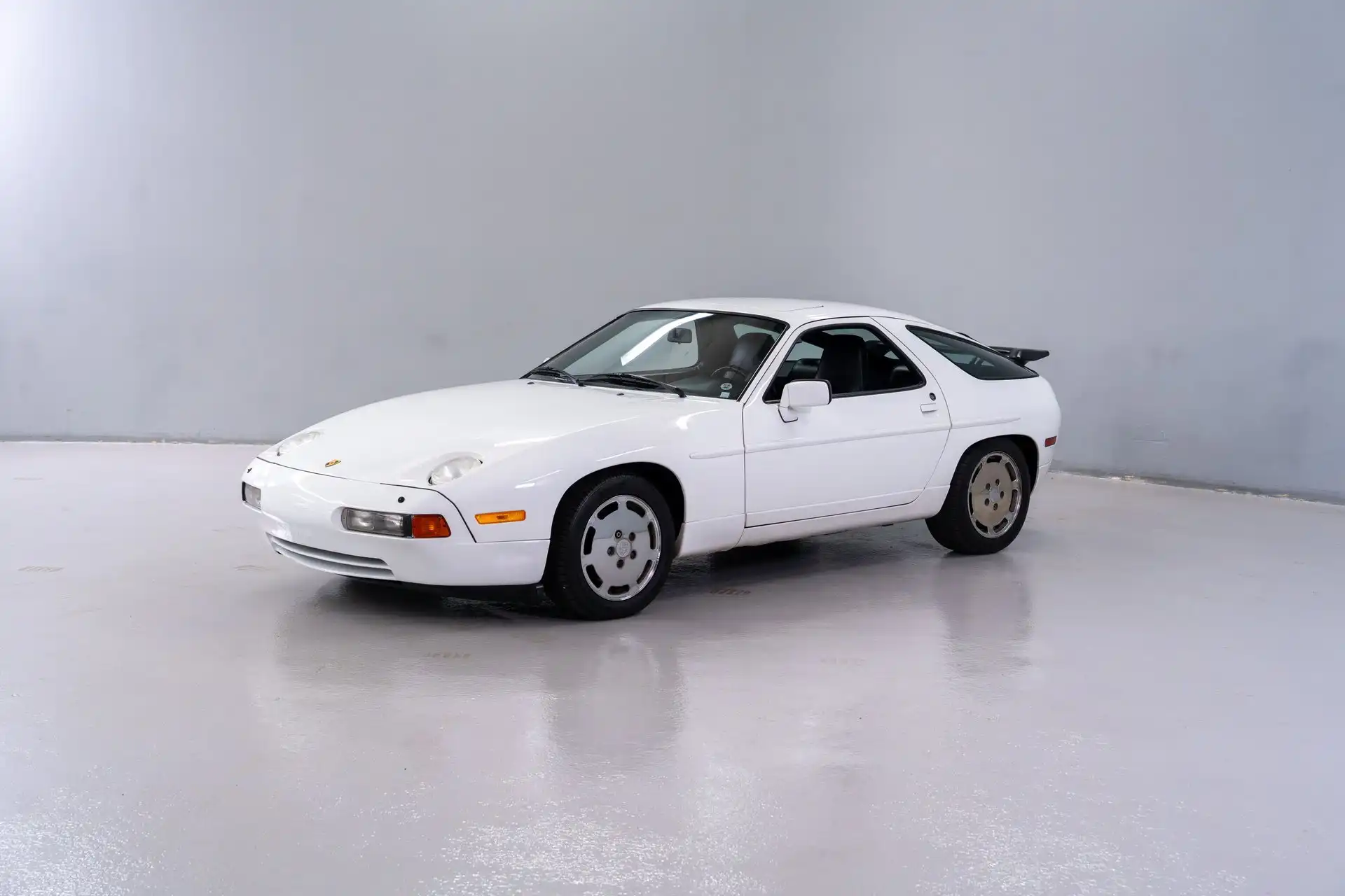 1987 Porsche 928's photo