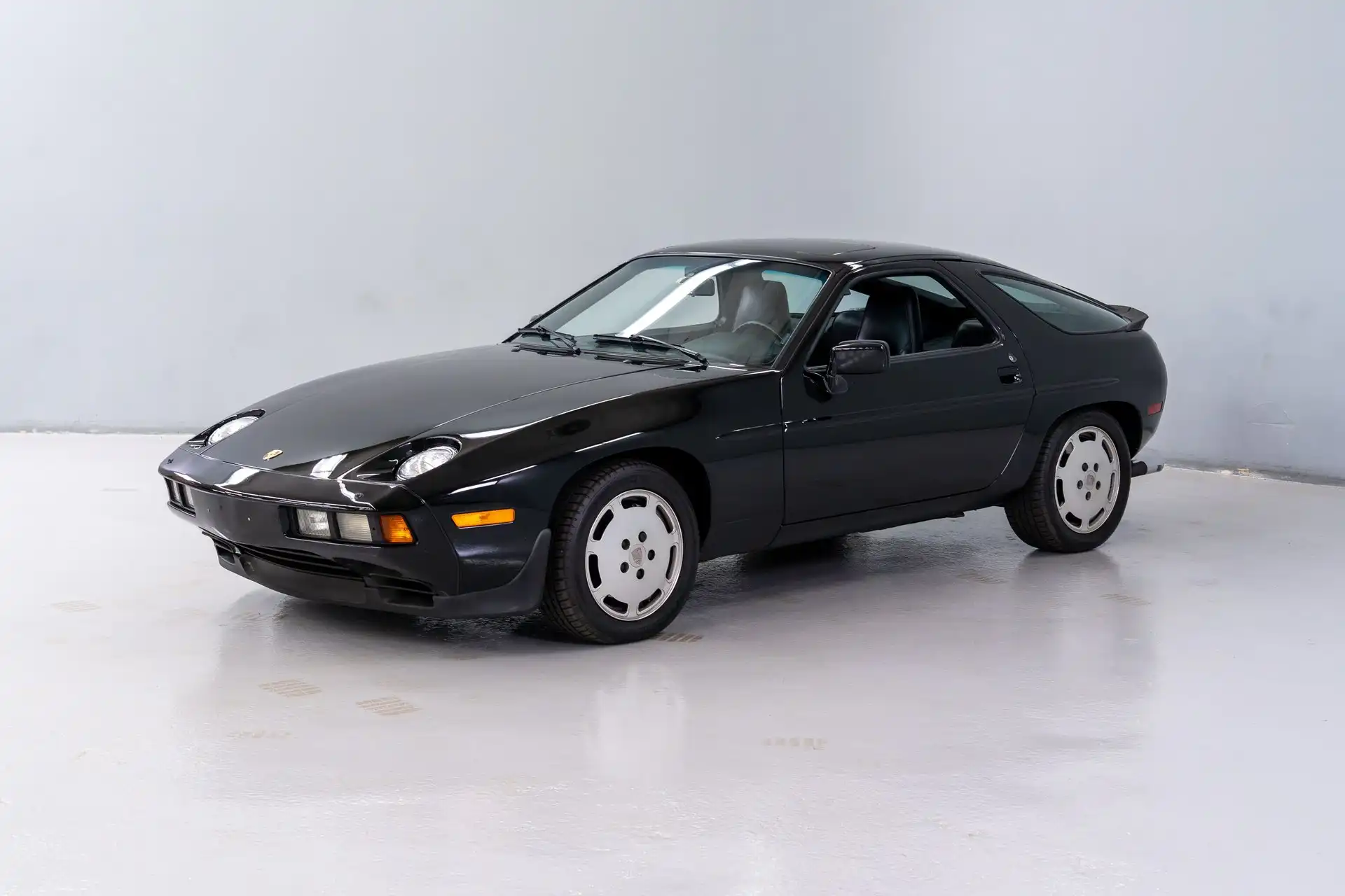 1986 Porsche 928's photo