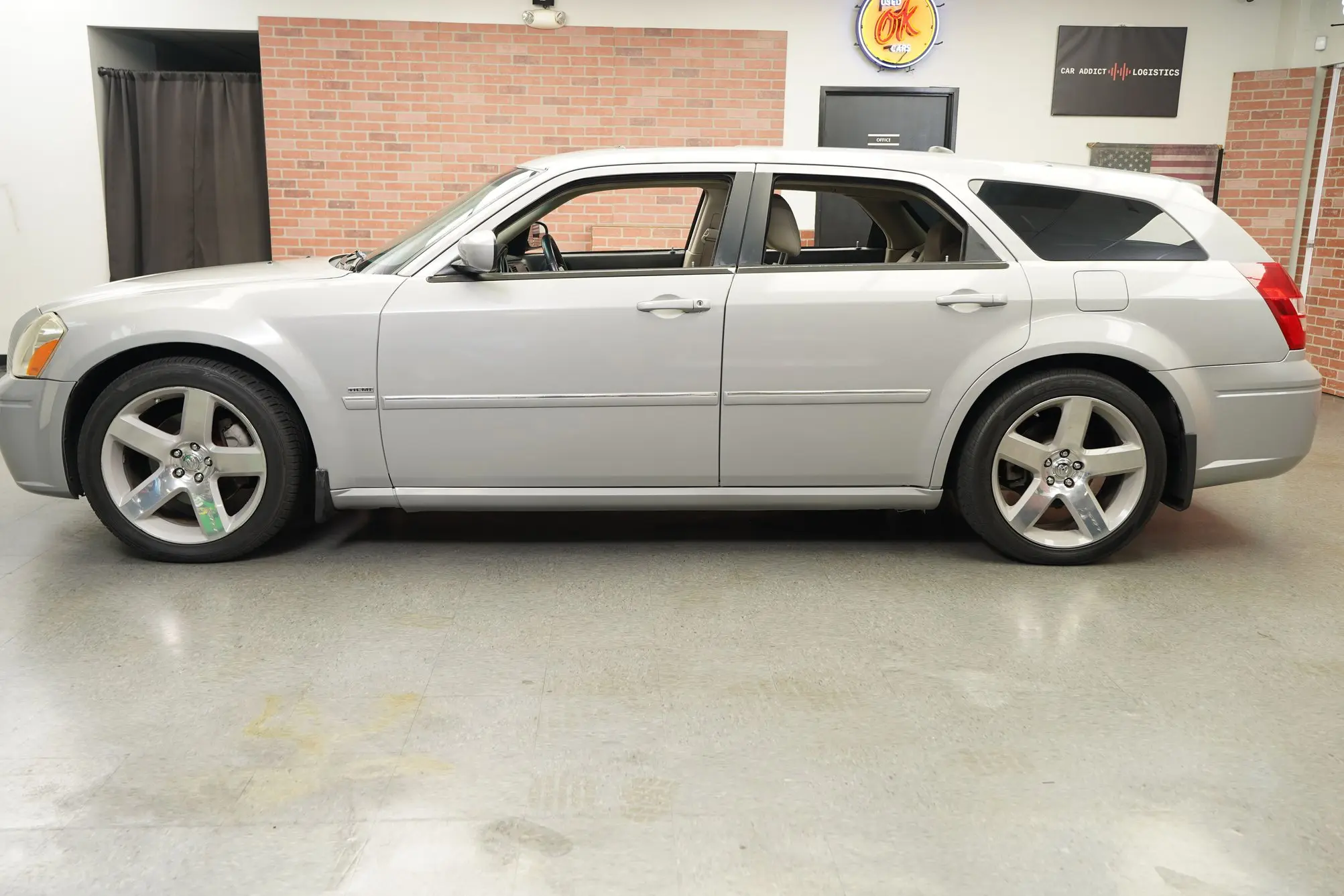 2005 Dodge Magnum RT photo 5